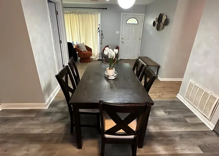 Ranch Single Level Near Downtown *