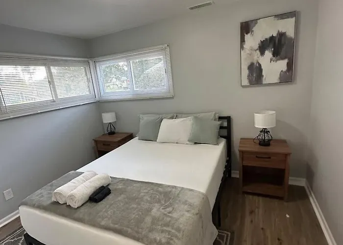 Ranch Single Level Near Downtown * Tinley Park